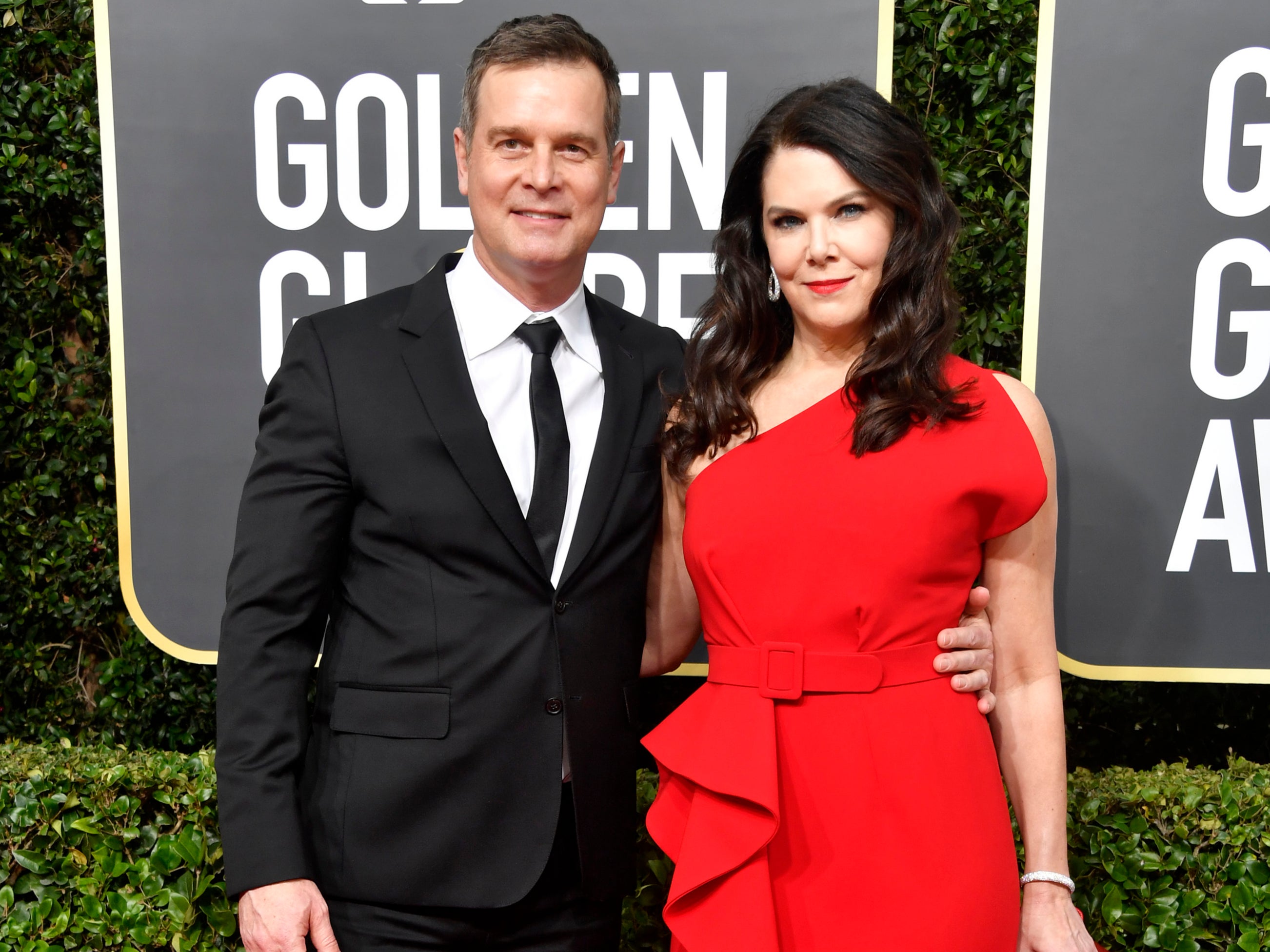 <p>Peter Krause and Lauren Graham attend the 77th Annual Golden Globe Awards at The Beverly Hilton Hotel </p>