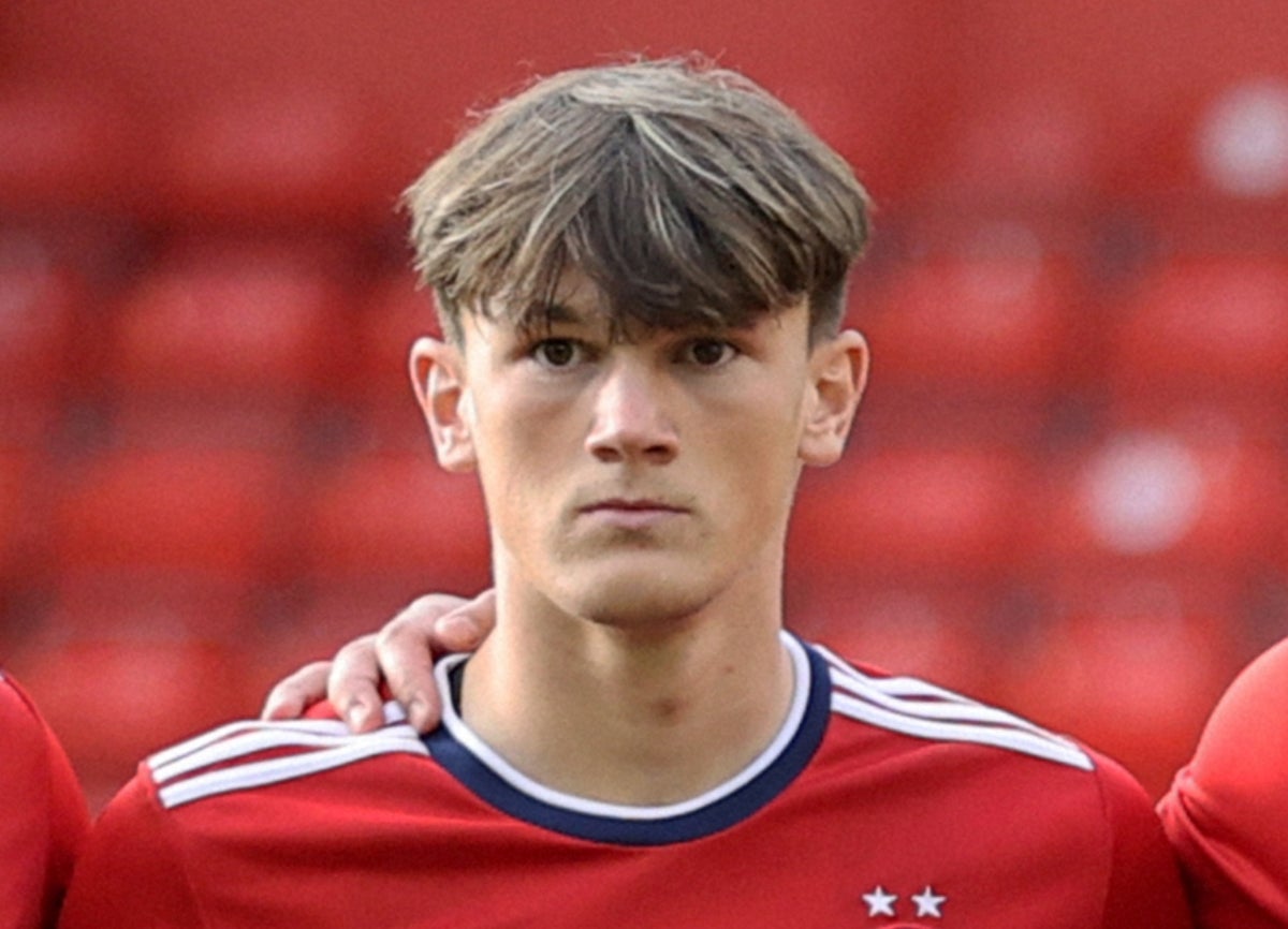 Liverpool sign teenage defender Calvin Ramsay from Aberdeen