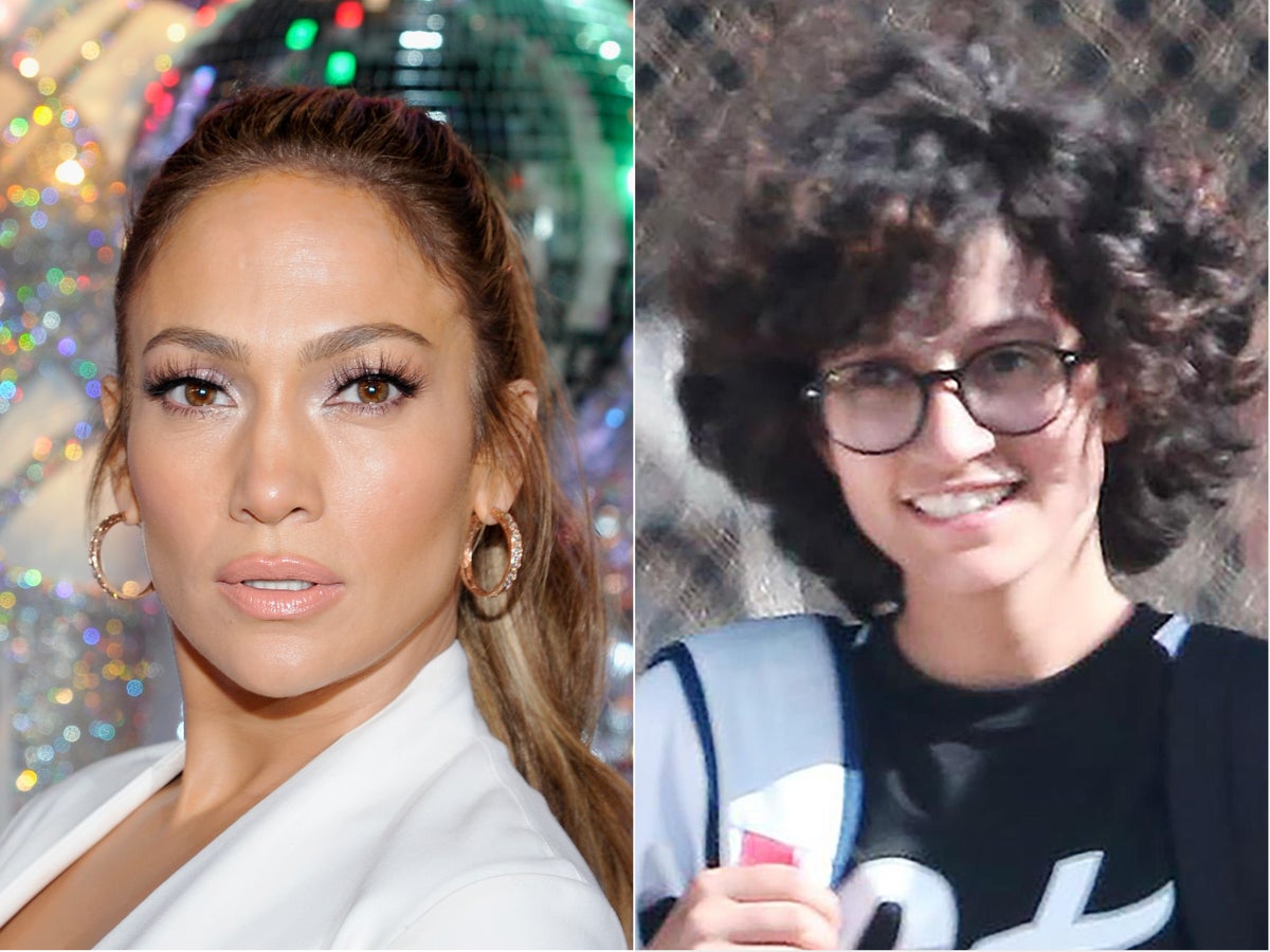 1. Jennifer Lopez's Daughter Emme Shows Off Blue Hair in Adorable Photo - wide 3