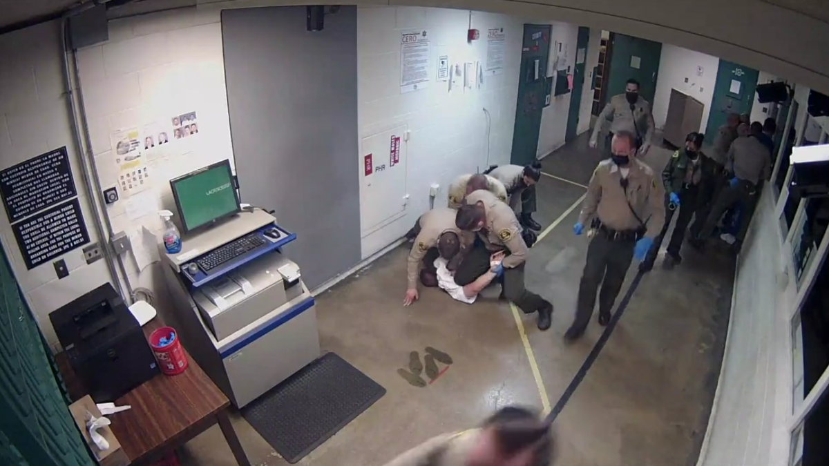 Officer accused of leaking Kobe Bryant death photos seen in video ‘kneeling on inmate’s head’