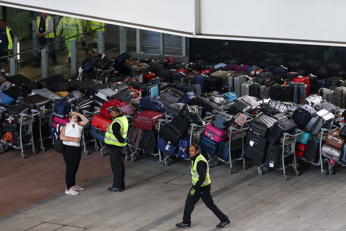 Cancelled flights – live: EasyJet blames Brexit amid further summer cuts as Heathrow suffers a ‘meltdown’