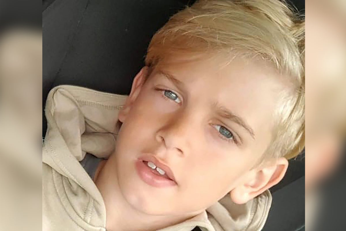 Court to reconsider ruling allowing doctors to stop treating brain-damaged boy