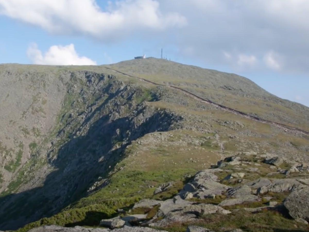 Hiker dies after rescuers battle snow and 80mph winds on New Hampshire mountain