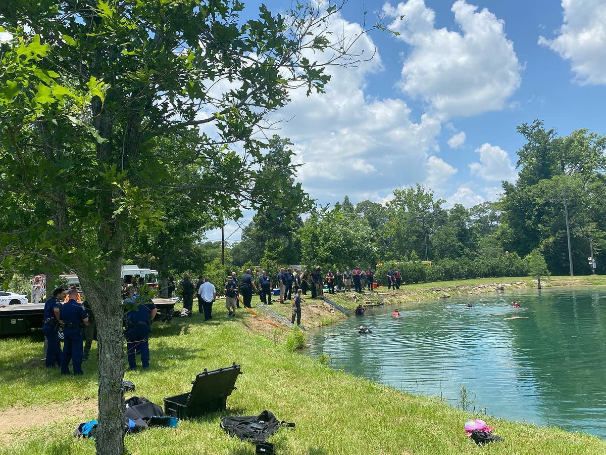 Teen girls found dead in car submerged in Louisiana pond Teen girls found dead in car submerged in Louisiana pond