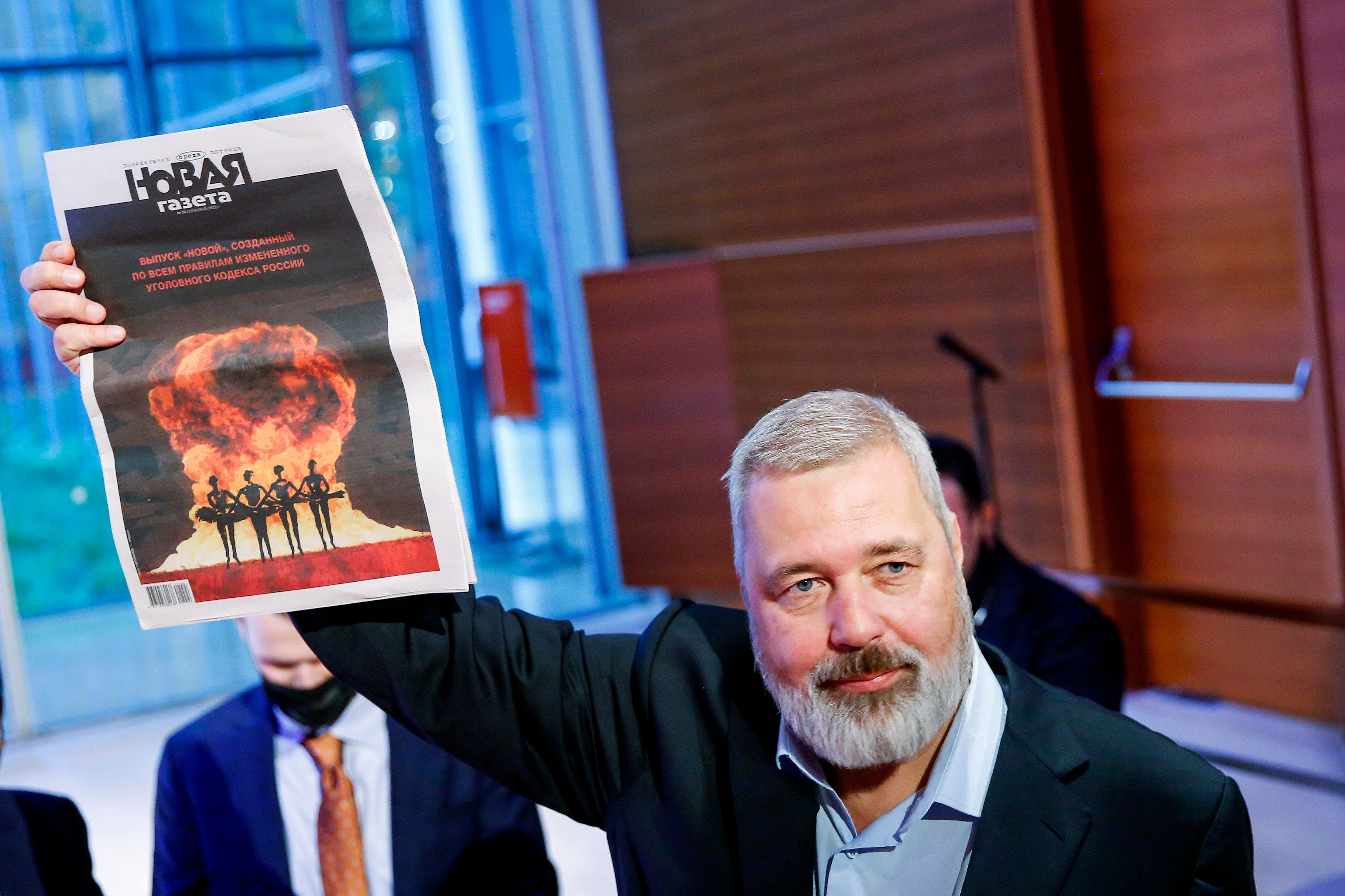 Editor-in-chief Dmitry Muratov holding up a copy of Novaya Gazeta in New York in June 2022