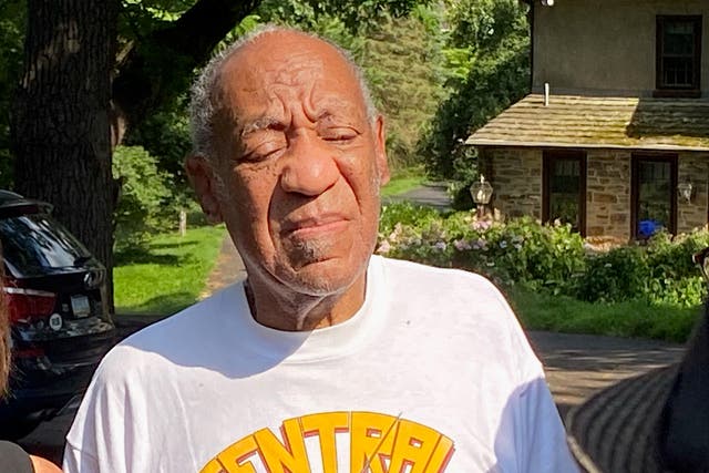 <p>Bill Cosby speaks to reporters outside of his home on June 30, 2021 in Cheltenham, Pennsylvania. </p>