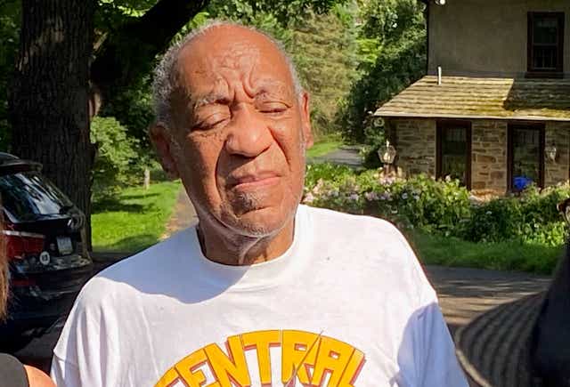 <p>Bill Cosby speaks to reporters outside of his home on June 30, 2021 in Cheltenham, Pennsylvania. </p>