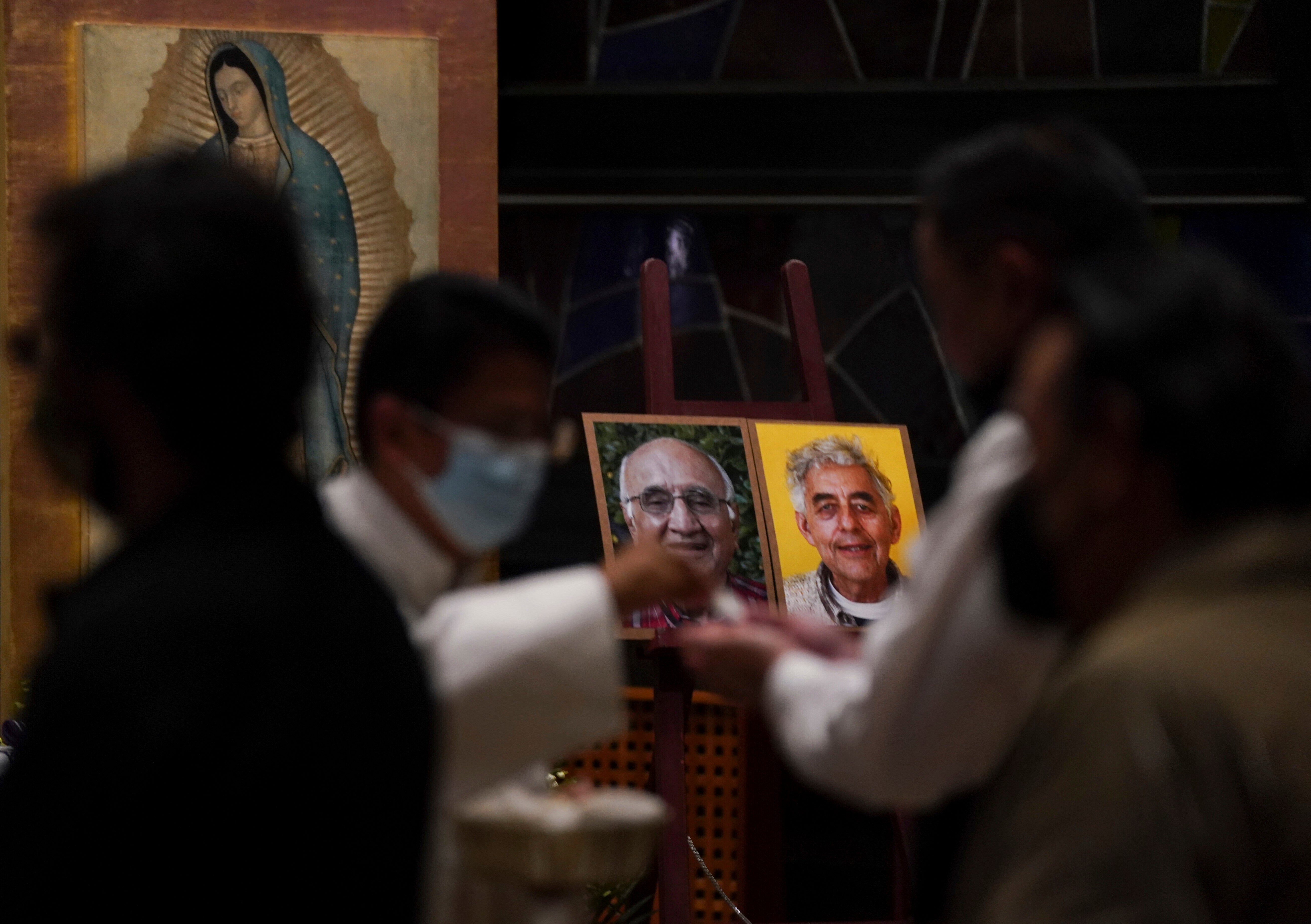 Worshipers in Mexico mourn the deaths of two Jesuit priests
