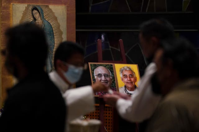<p>Worshipers in Mexico mourn the deaths of two Jesuit priests </p>