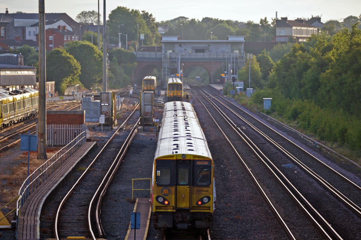 Merseyrail staff given 7.1% pay rise on eve of rail strikes