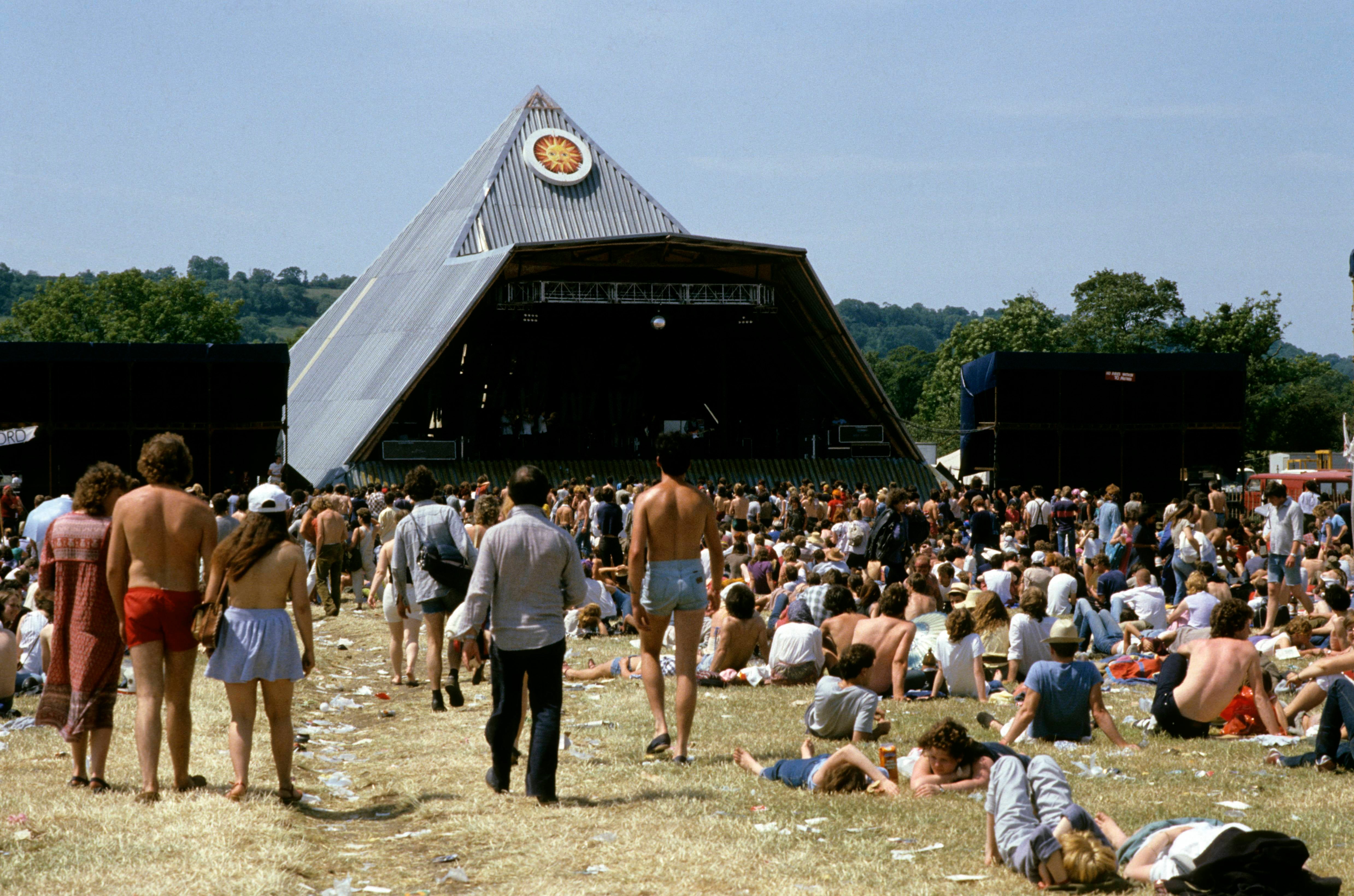 Crowds in front of the original Pyramid Stage in 1983