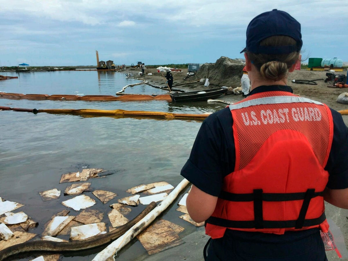 Dredging company to pay $1M for restoration work oil spill