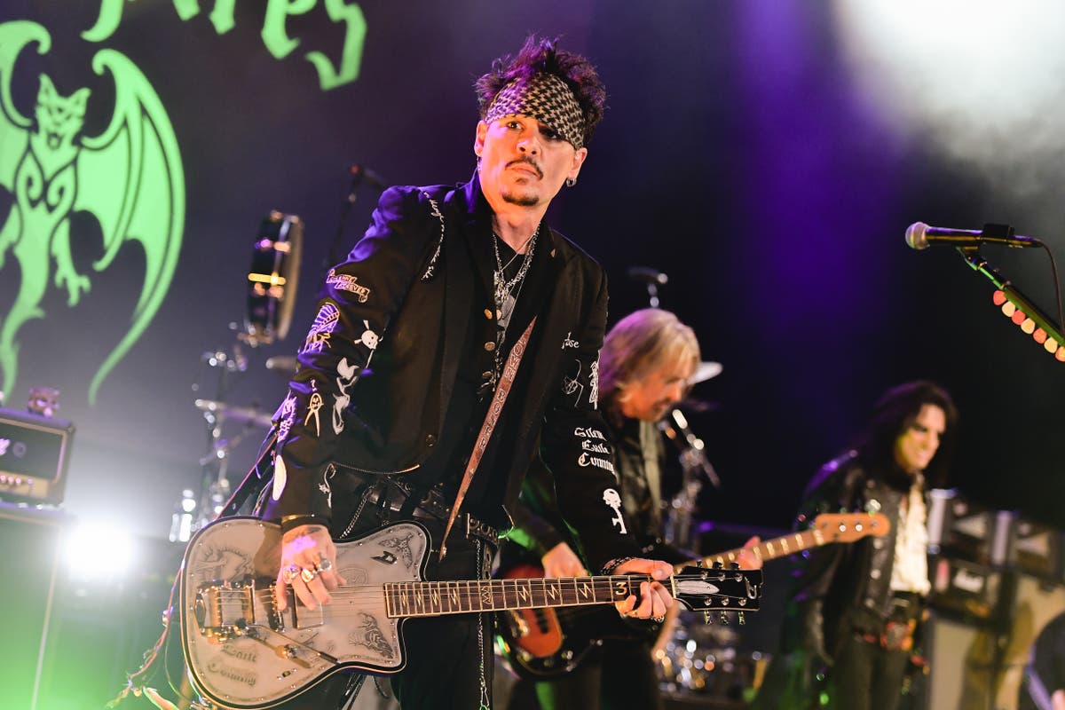 Hollywood-Vampire verschieben US-Tourdaten, nachdem Johnny Depp eine „schmerzhafte Verletzung“ erlitten hat