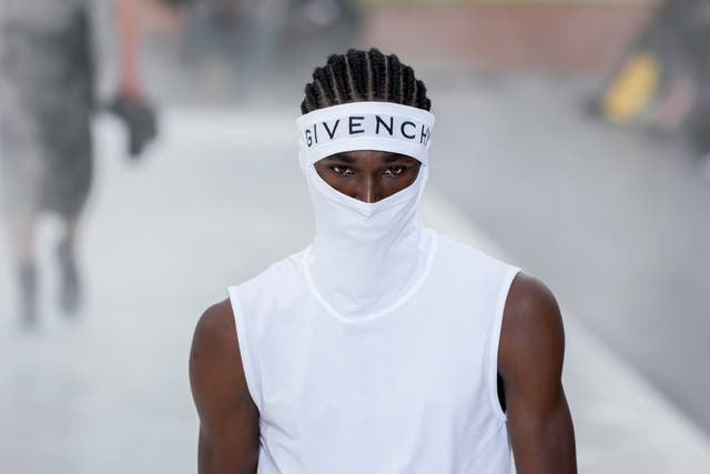 MODA-PARÍS-GIVENCHY