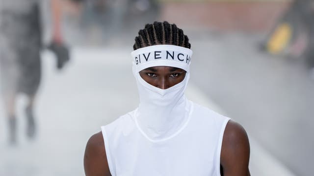 MODA-PARÍS-GIVENCHY