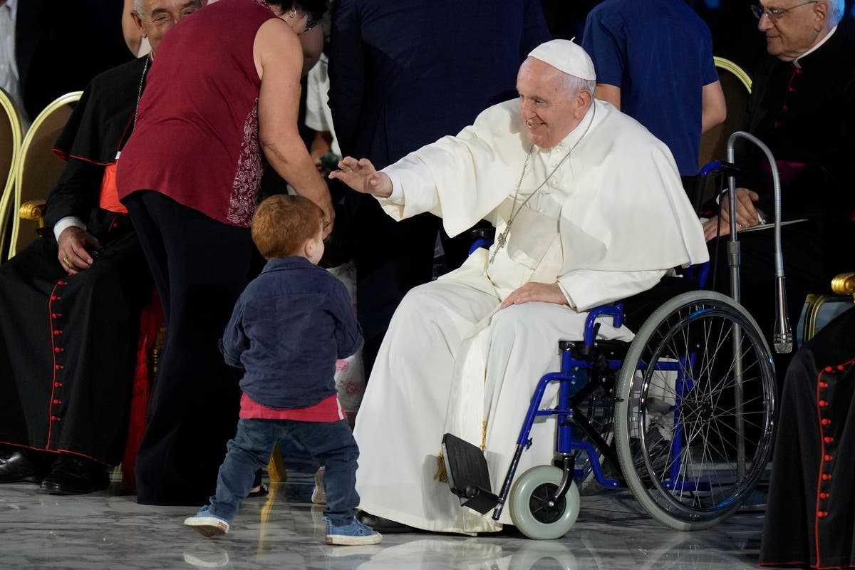 Families, from Ukraine, elsewhere, tell pope of woes, joys | The ...