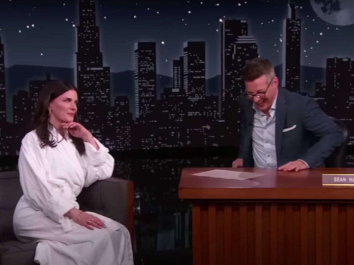 Aisling Bea wears dressing gown on Jimmy Kimmel Live! after wardrobe disaster