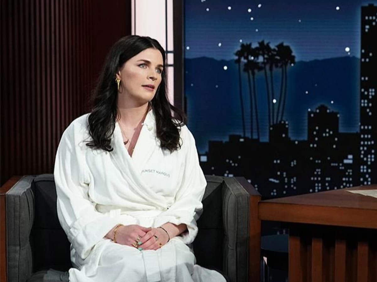 Aisling Bea wears dressing gown on Jimmy Kimmel Live! after wardrobe disaster