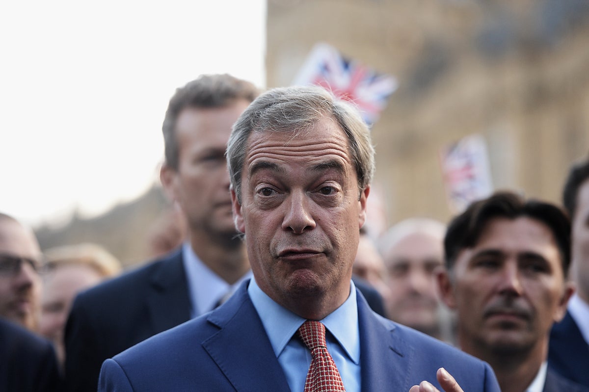 奈杰尔·法拉奇 (Nigel Farage) 表示，如果保守党追求“瑞士式脱欧”，他们将被“摧毁”
