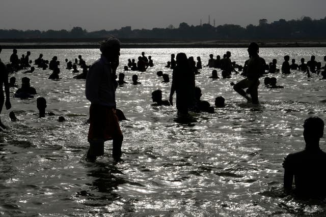 <p>People bathe in the river Ganges to cool themselves off as northern Indian continues to reel under intense heat wave in Prayagraj, Uttar Pradesh</p>
