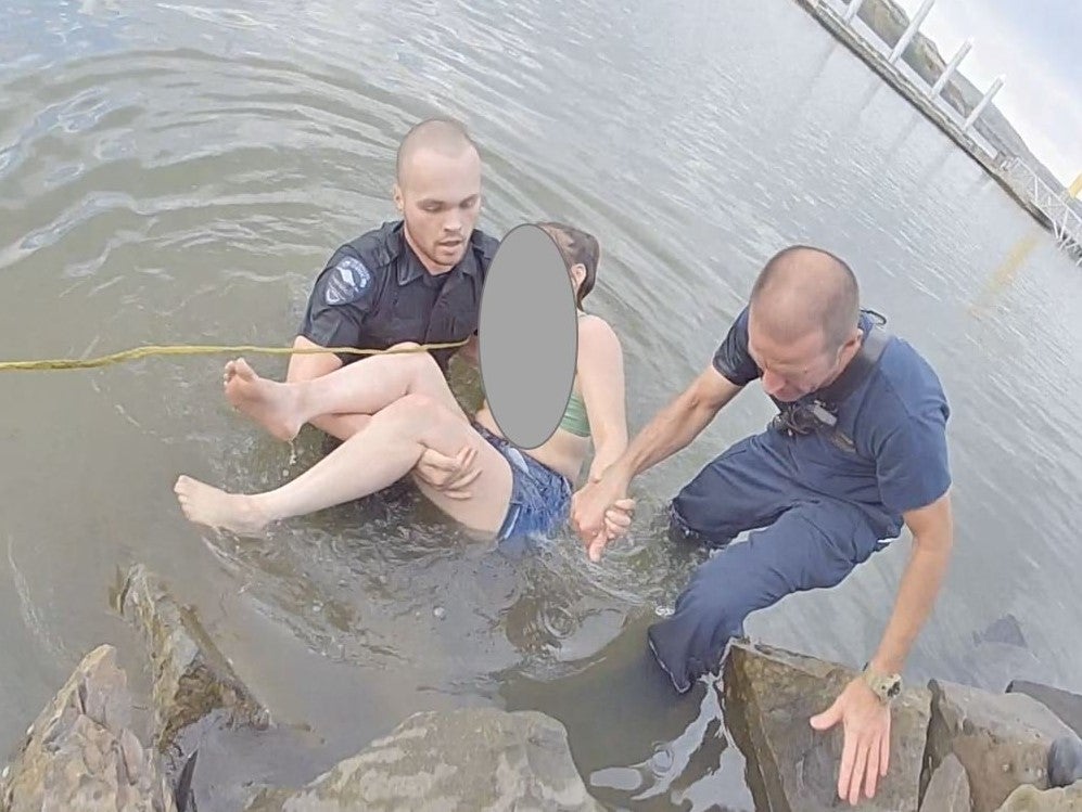 Officer Reams (left) rescued the trapped swimmer from the Columbia River in Oregon on 15 June, 2022