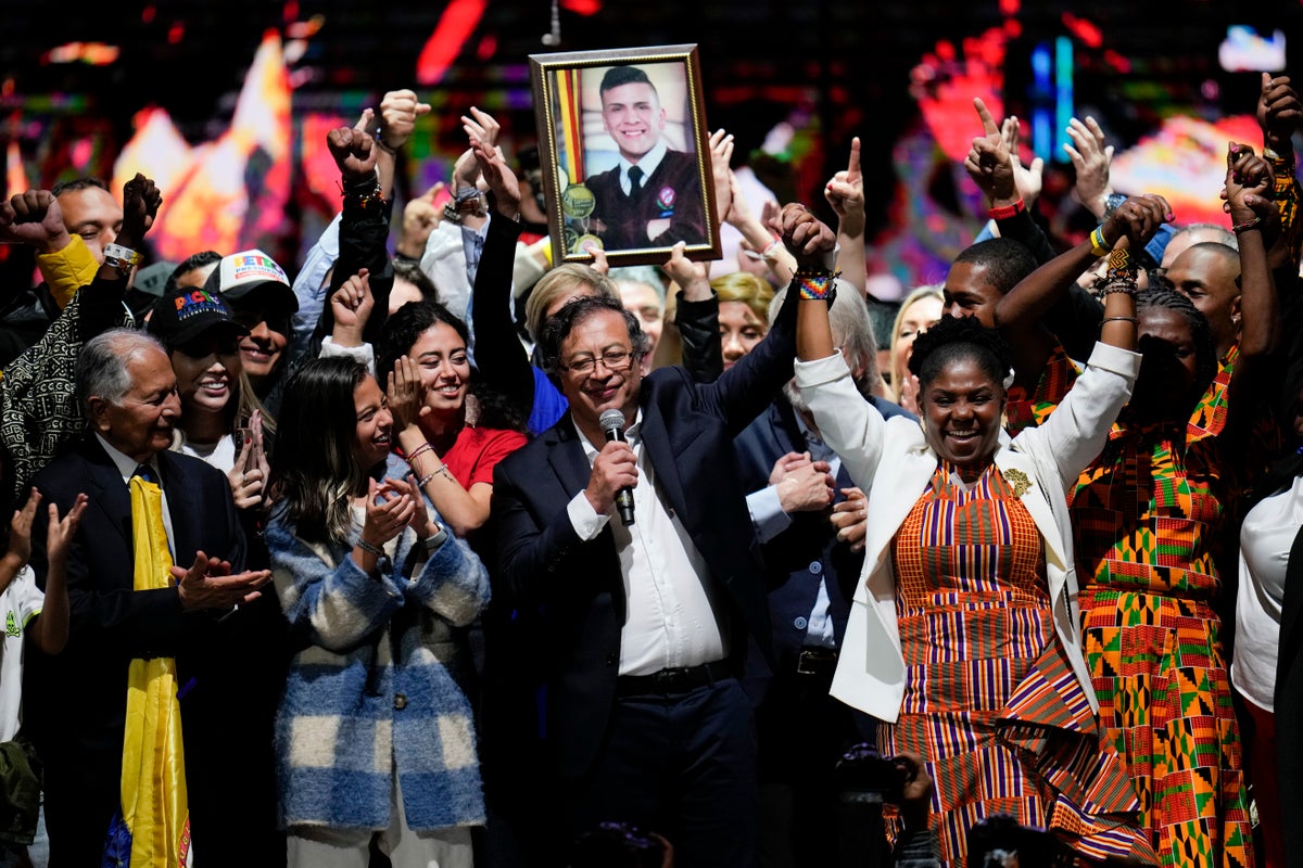 Kolombiya: seçilen cumhurbaşkanı, hükümet koalisyonu kurmaya çalışıyor