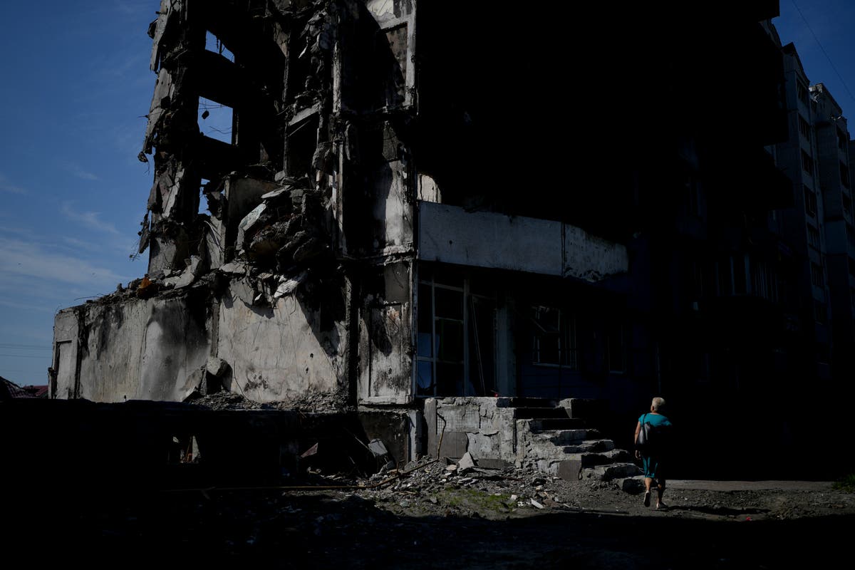 Ukraine troops ‘to be withdrawn’ from Sievierodonetsk as street battles rage