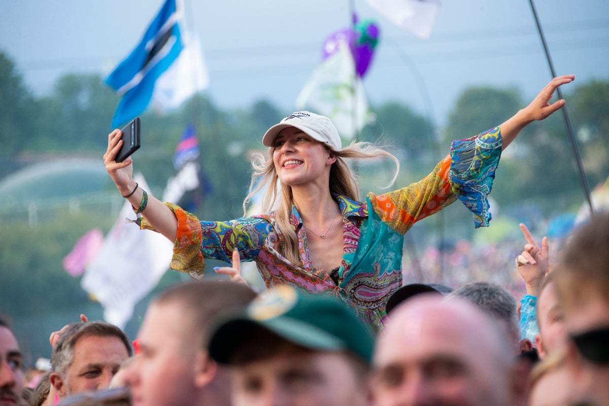 UK weather: Downpours threaten Glastonbury weekend washout as unsettled forecast persists