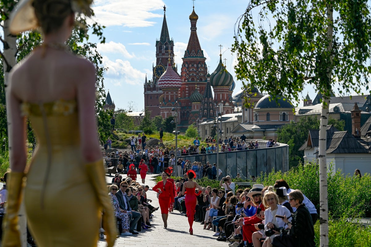 AP PHOTOS: Moscow Fashion Week sprawls across the capital