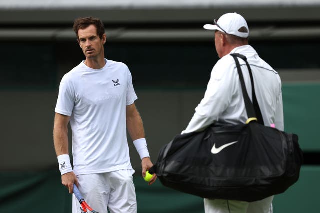<p>The Scot speaks with his coach Ivan Lendl at the All England Lawn Tennis and Croquet Club on 24 June</p>