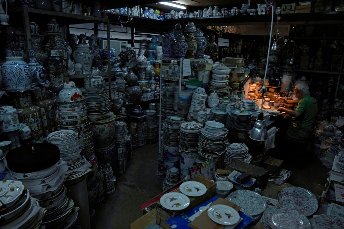 AP PHOTOS: Hong Kong’s last hand-painted porcelain factory