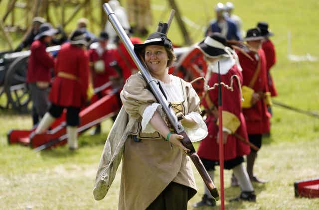 A member of the Wimborne Militia carries a rampart gun during the Chalke Valley History Festival at Broad Chalke, near Salisbury (Andrew Matthews/PA)