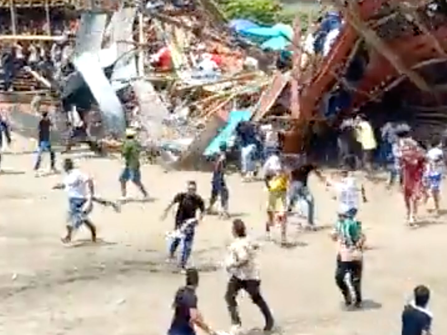 A video shared on social claims to capture the moment the structure collapsed
