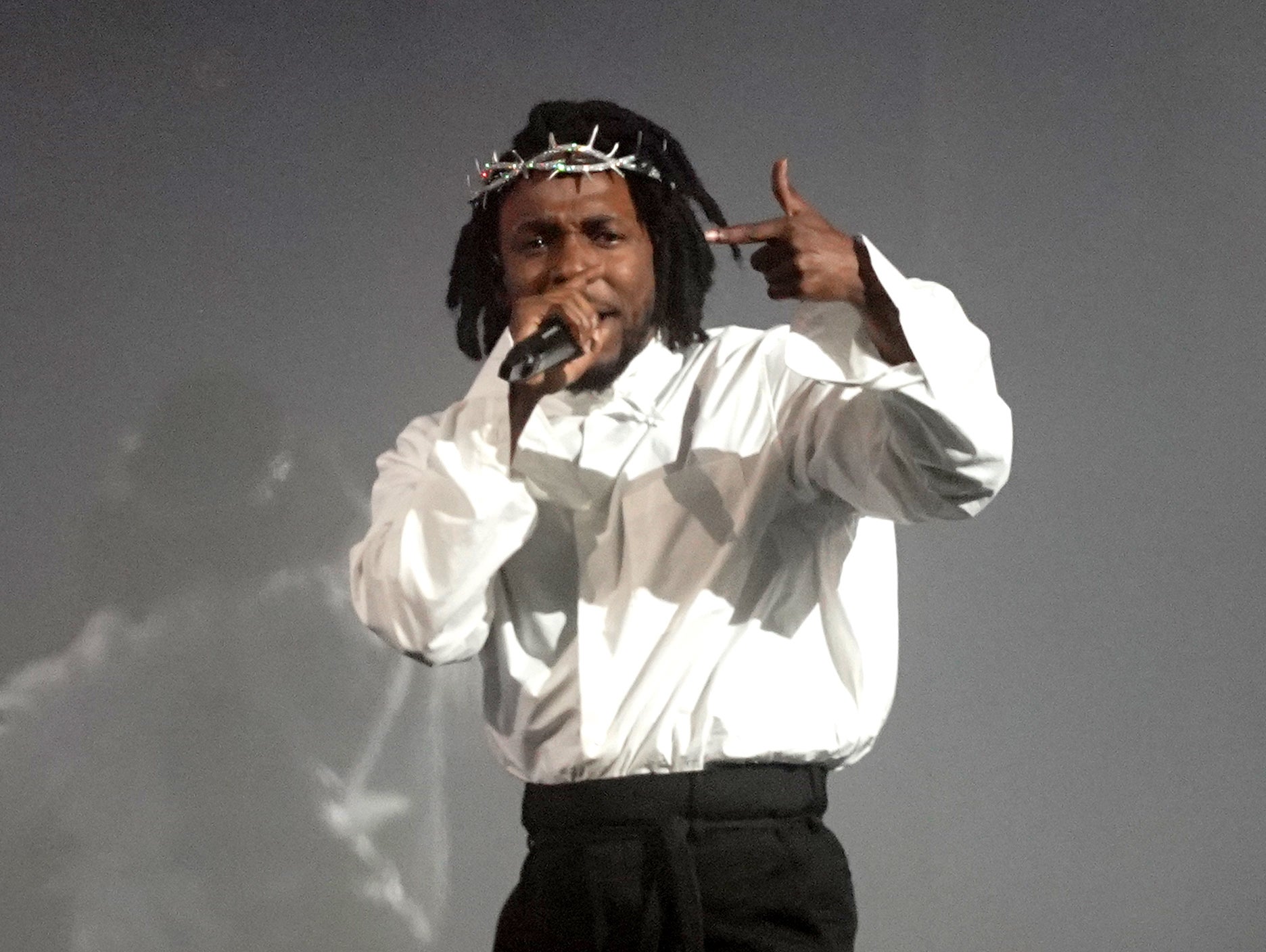 Kendrick Closes Glastonbury Chanting 'Godspeed for Women's Rights