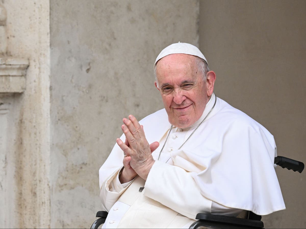 Pope advises Catholic mothers to stop ironing their son&rsquo;s shirts and push them to get married