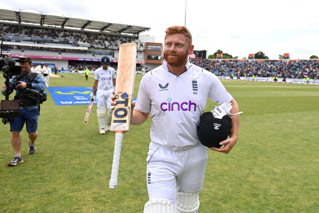 <p>Jonny Bairstow salutes the crowd after England secured victory</p>