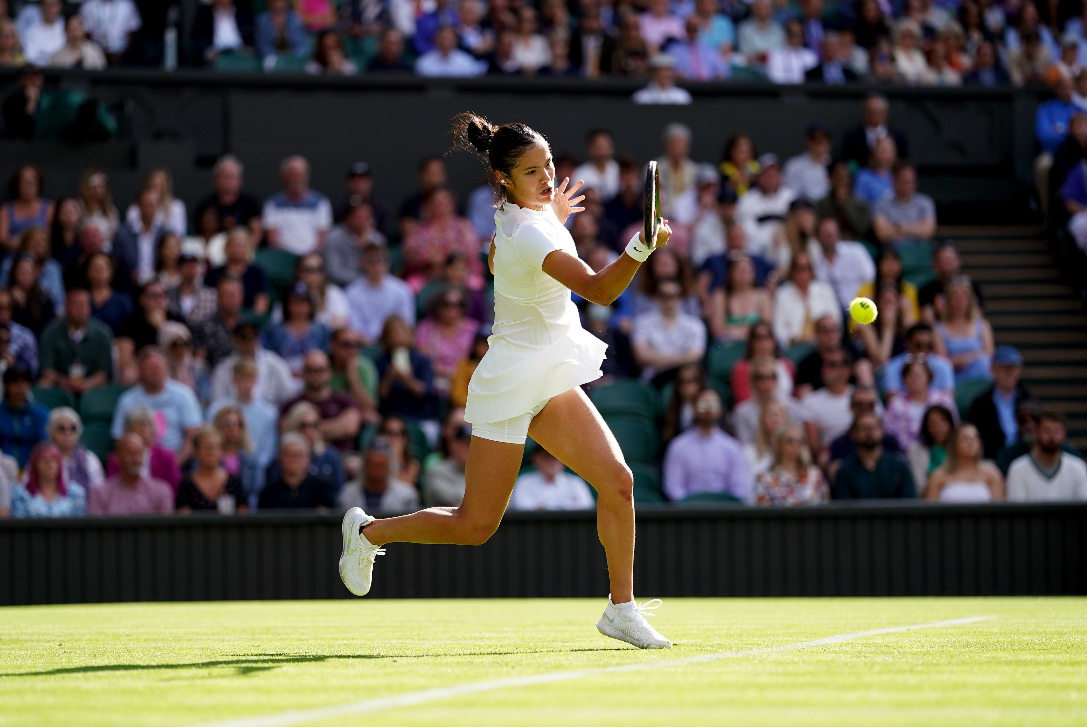 Wimbledon 2022 Live: Emma Raducanu Wins First Set After Novak Djokovic ...