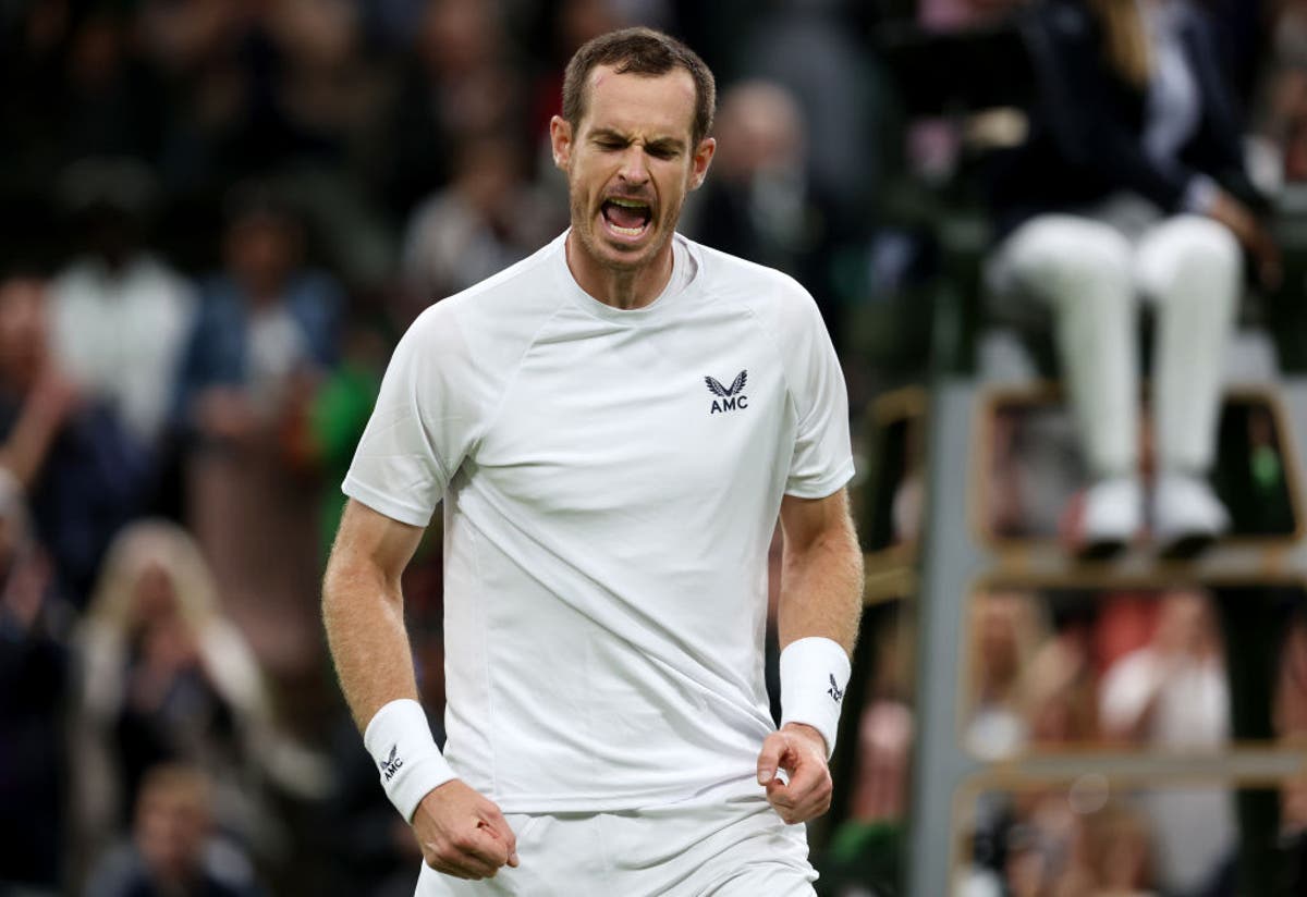 Andy Murray fights off James Duckworth under Centre Court lights to seal Wimbledon progress Andy Murray fights off James Duckworth under Centre Court lights to seal Wimbledon progress