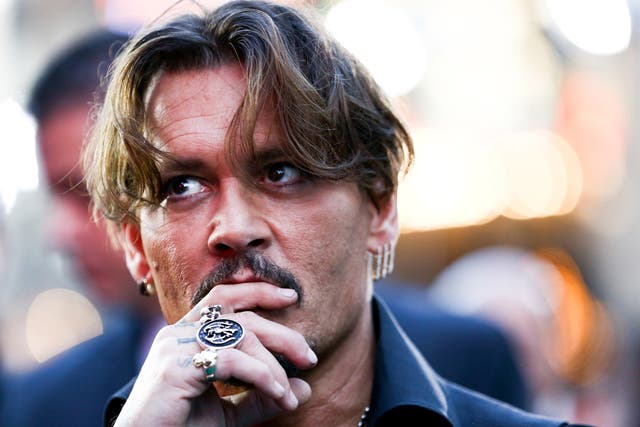 Johnny Depp asiste al estreno de 'Pirates Of The Caribbean: Dead Men Tell No Tales' de Disney en 2017