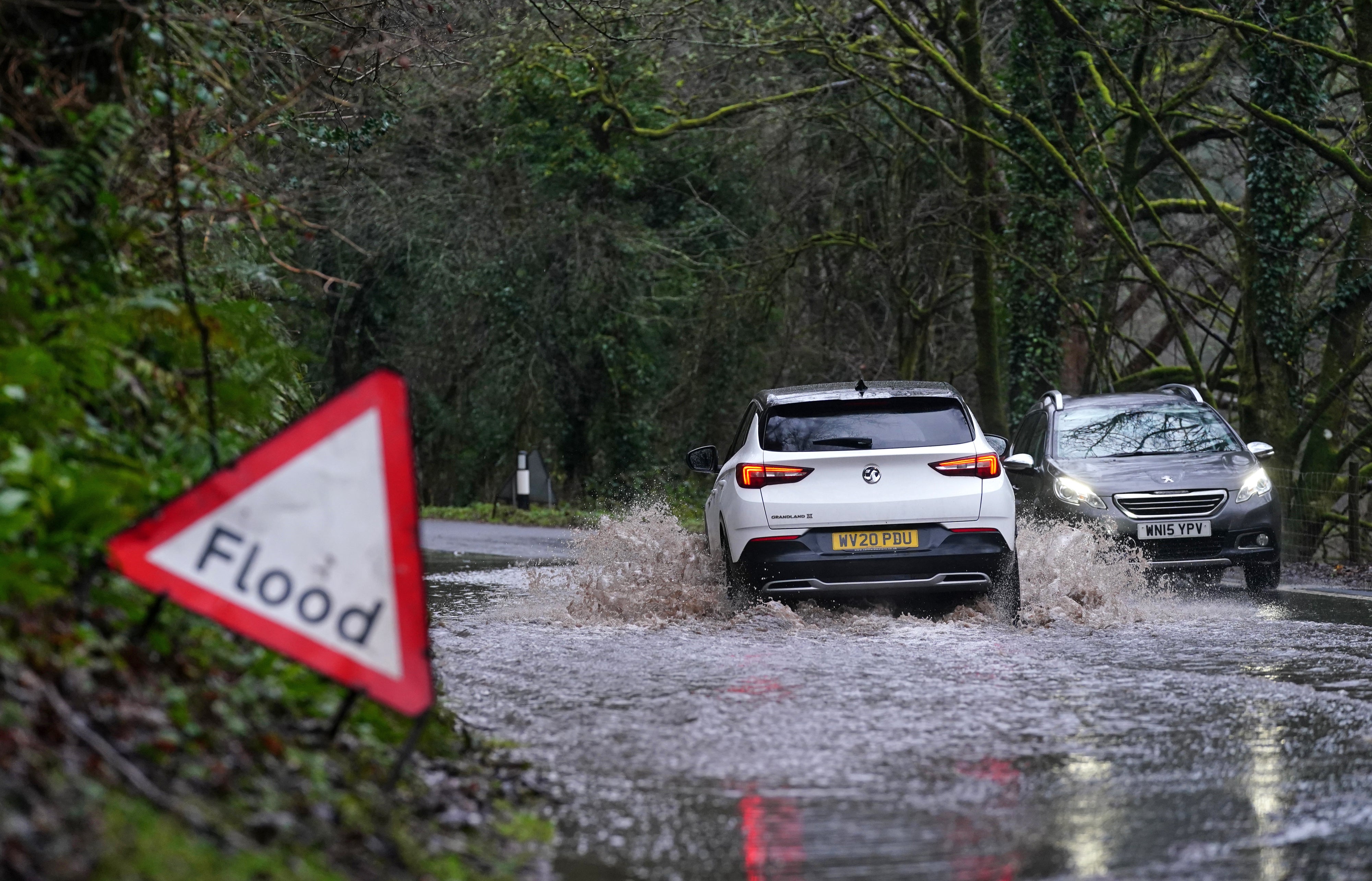 A yellow weather warning and two flood alerts have been issued in parts of Scotland