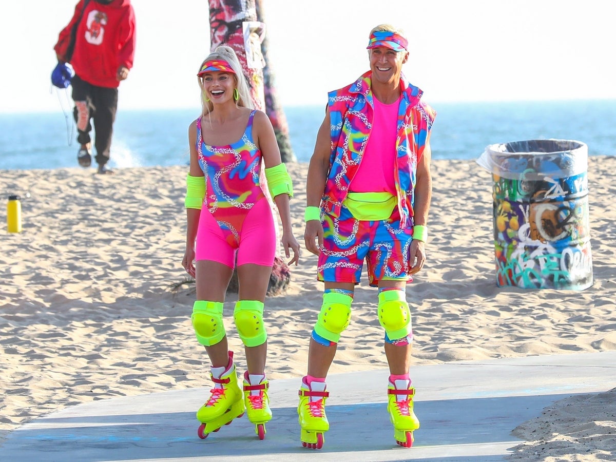 Barbie: Margot Robbie and Ryan Gosling seen rollerblading at the beach in  set photos | The Independent