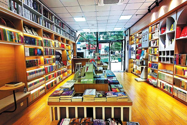 <p> The 24-hour smart bookstore run by Xinhua Bookstore in the Touqiao community in Guiyang, Guizhou province   </p>