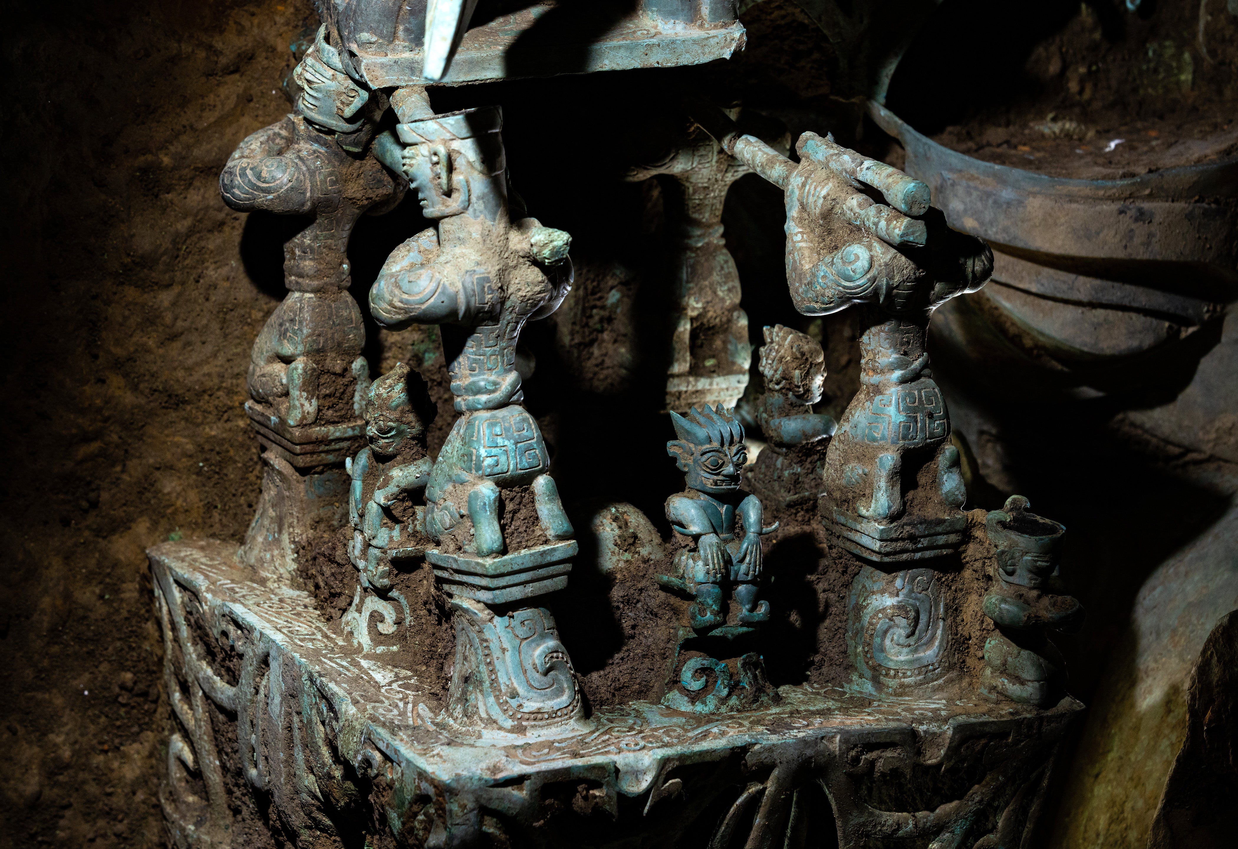 An exquisite bronze altar is among recently unearthed relics in Sanxingdui