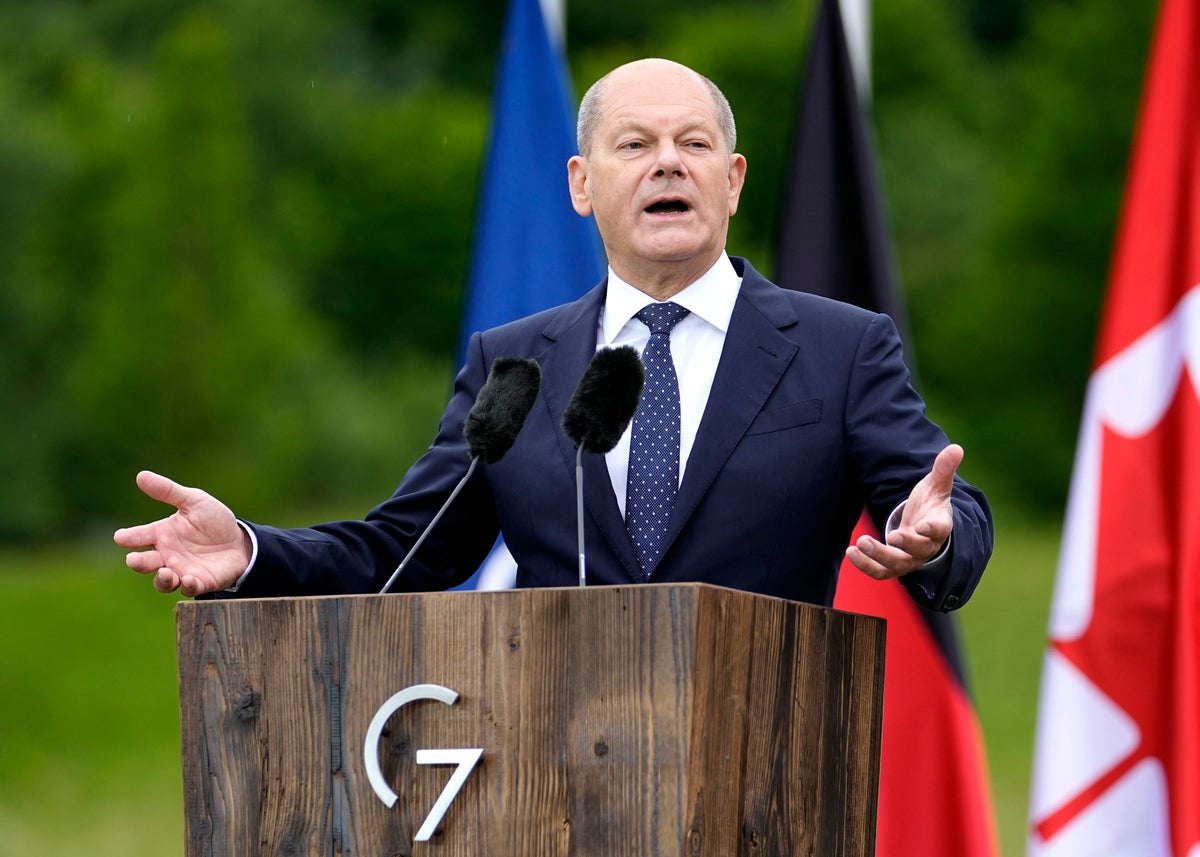 Almanya'dan Scholz: G7'de küçümseyen muhabir için özür yok
