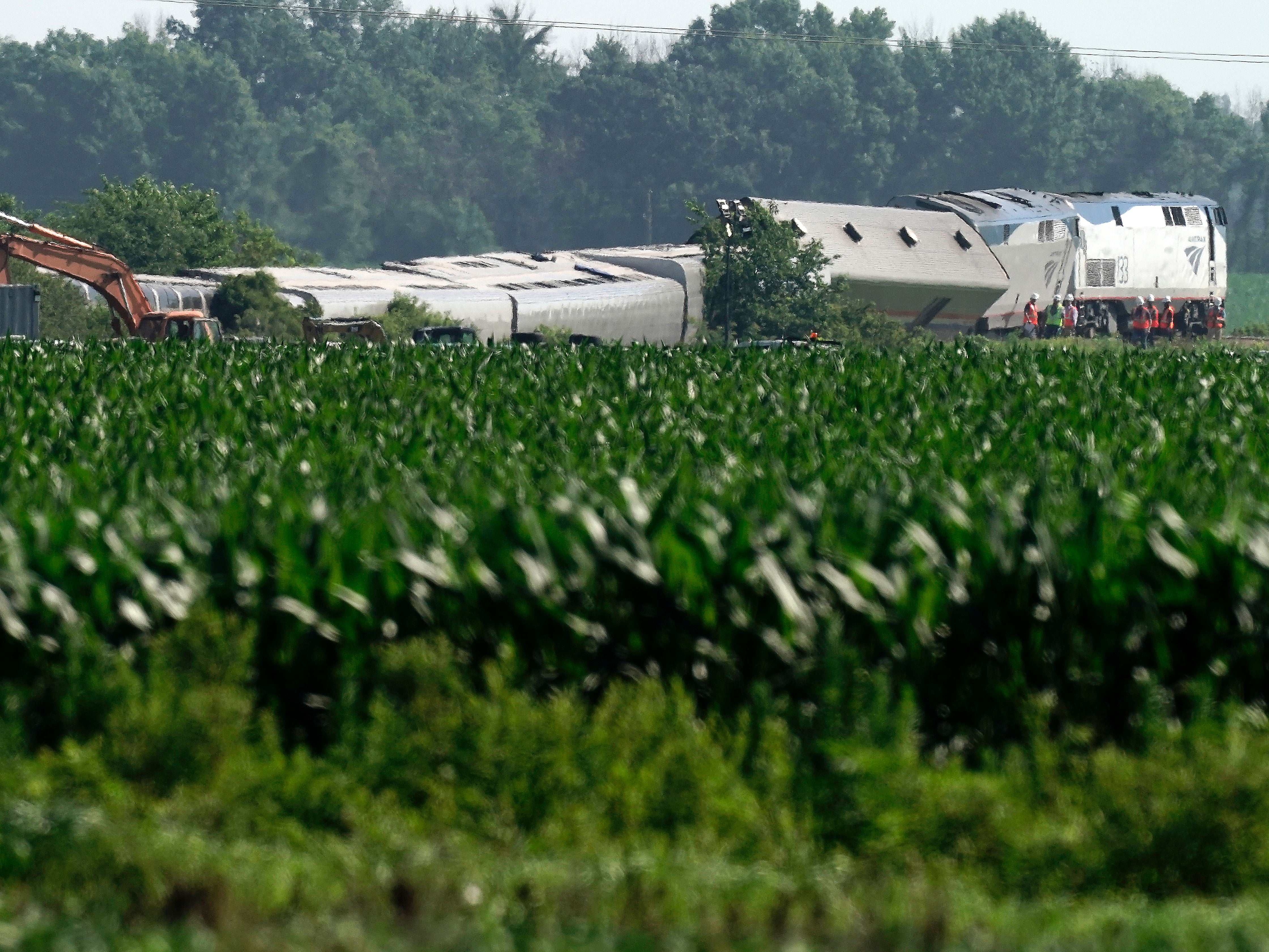 Federal investigators arrived at the scene of the Amtrak derailment in Missouri on Tuesday