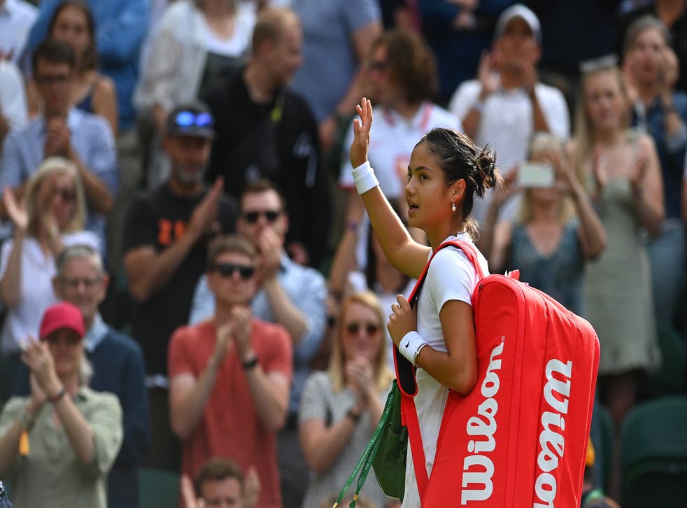 <p>Emma Raducanu bids farewell to the Wimbledon crowd</p>