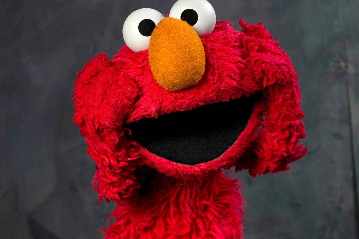 https://static.independent.co.uk/2022/06/29/22/Elmo_COVID_Vaccine_18263.jpg?width=1200&height=800&crop=1200:800