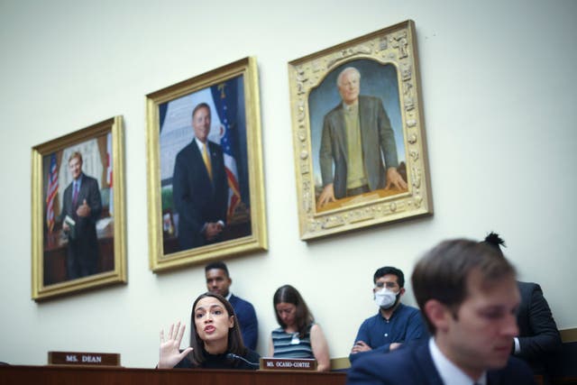 La representante Alexandria Ocasio-Cortez en una audiencia