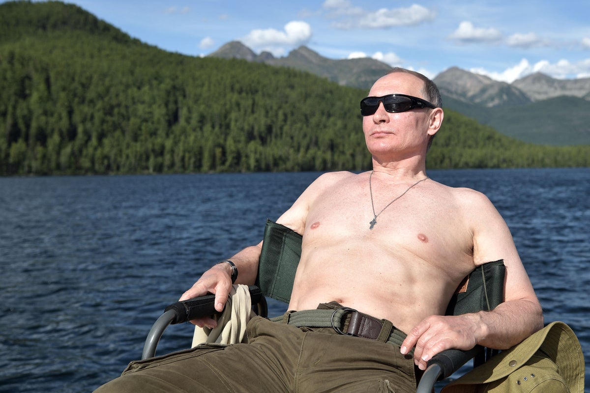 Putin, Batılı liderlerin üstsüz 'iğrenç' görüneceğini ve çok fazla içeceğini söylüyor
