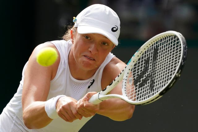 <p>Poland's Iga Swiatek returns to Lesley Pattinama Kerkhove</p>